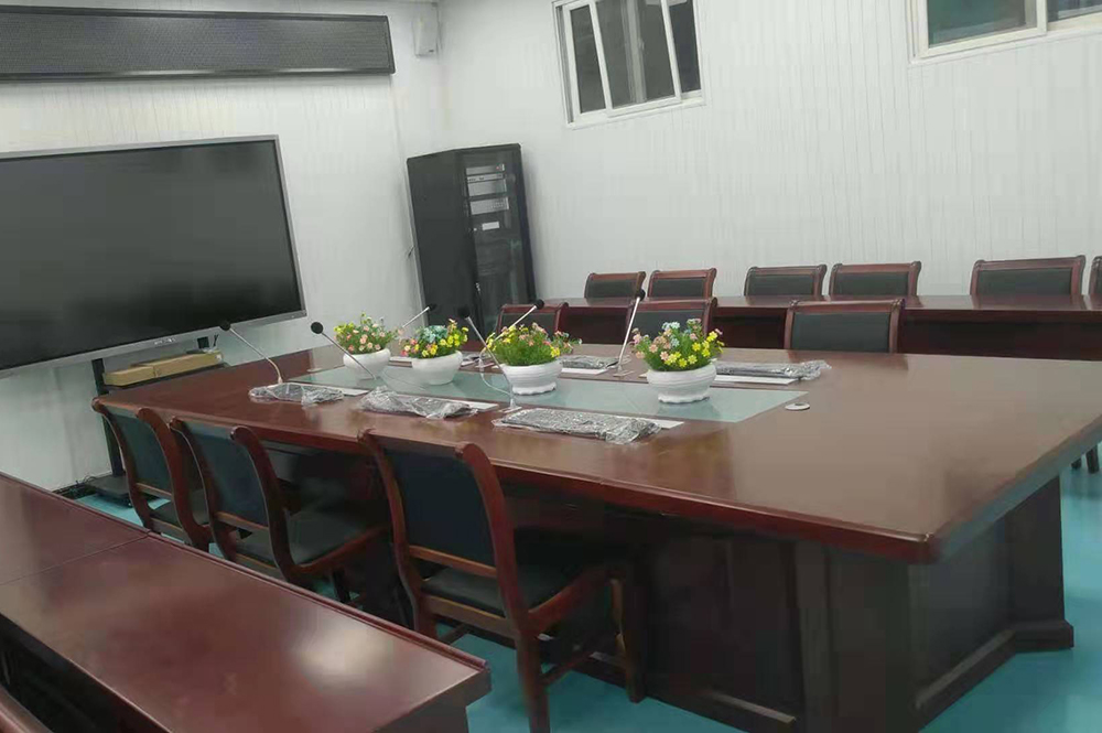 某人大會議室（液晶升降一體機、嵌入式話筒）