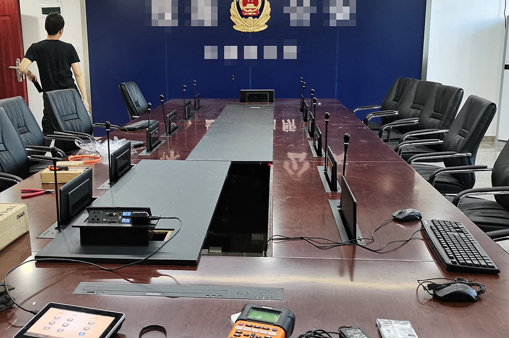 廣東公安（雙屏液晶升降一體機(jī)帶升降式話(huà)筒、彈起式桌面插座）