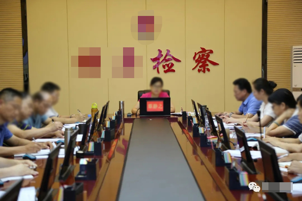 廣西某檢察院（雙屏液晶升降一體機帶升降式話筒）